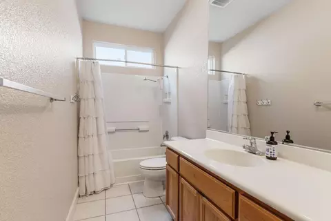 Bath - 1812 Newhampton Ct, Modesto, CA 95355 photo 4 of 4