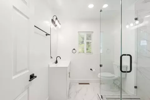 Bath - 185 Mill St, Sutter Creek, CA 95685 photo 3 of 4