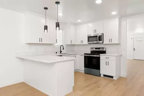 Kitchen - 185 Mill St, Sutter Creek, CA 95685 photo 8 of 8