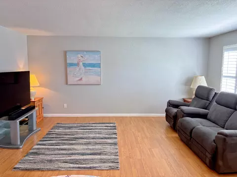 Living - 3917 Dale Rd #A, Modesto, CA 95356 photo 2 of 4