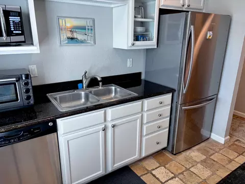 Kitchen - 3917 Dale Rd #A, Modesto, CA 95356 photo 5 of 5