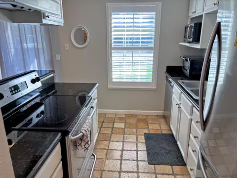 Kitchen - 3917 Dale Rd #A, Modesto, CA 95356 photo 1 of 5
