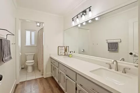 Bath - 213 Primula Ct, Ripon, CA 95366 photo 1 of 3
