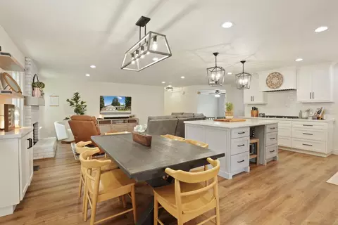 Dining - 213 Primula Ct, Ripon, CA 95366 photo 2 of 2