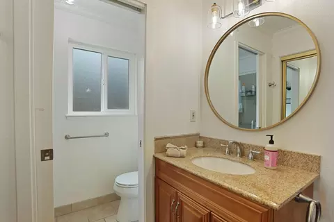 Bath - 213 Primula Ct, Ripon, CA 95366 photo 2 of 3