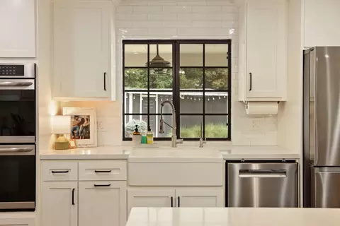 Kitchen - 213 Primula Ct, Ripon, CA 95366 photo 6 of 7