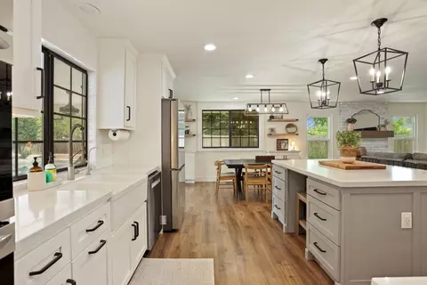 Kitchen - 213 Primula Ct, Ripon, CA 95366 photo 4 of 7