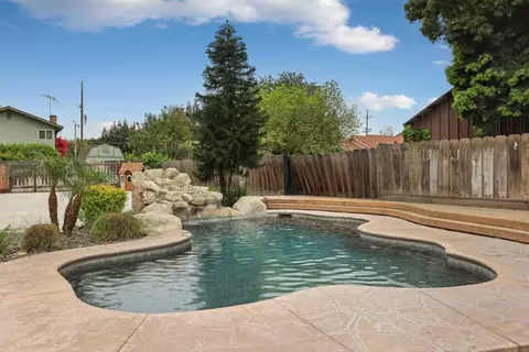 Exterior - 213 Primula Ct, Ripon, CA 95366 photo 7 of 15