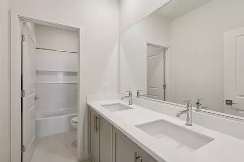 Bath - 3946 Needham St, Tracy, CA 95377 photo 3 of 7