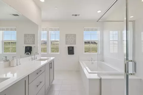 Bath - 3946 Needham St, Tracy, CA 95377 photo 5 of 7