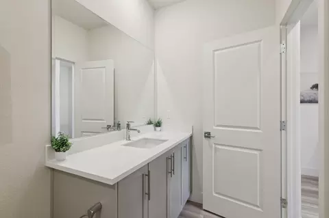 Bath - 3946 Needham St, Tracy, CA 95377 photo 1 of 7