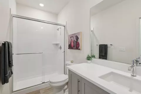 Bath - 3946 Needham St, Tracy, CA 95377 photo 2 of 7