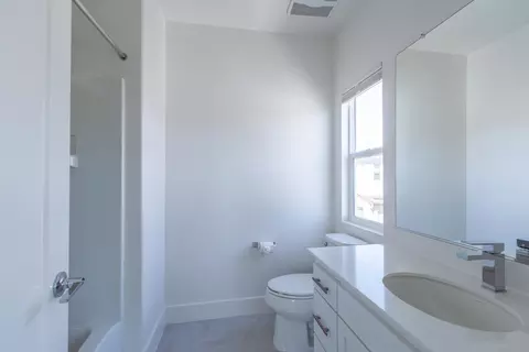 Bath - 37972 Spring Tide Rd, Newark, CA 94560 photo 3 of 4