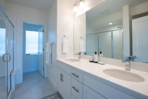 Bath - 37972 Spring Tide Rd, Newark, CA 94560 photo 2 of 4