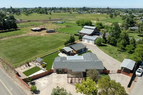 7167 Eleanor Rd, Oakdale, CA 95361