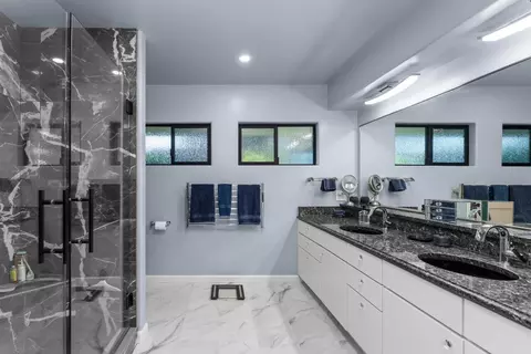 Bath - 195 Howell Ave, Red Bluff, CA 96080 photo 1 of 4