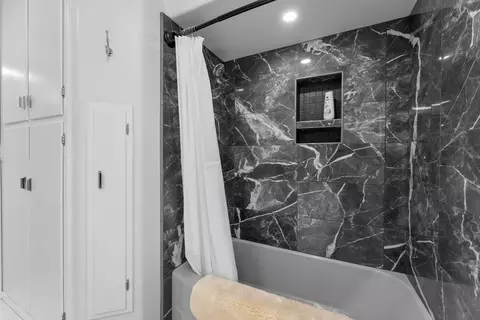 Bath - 195 Howell Ave, Red Bluff, CA 96080 photo 4 of 4