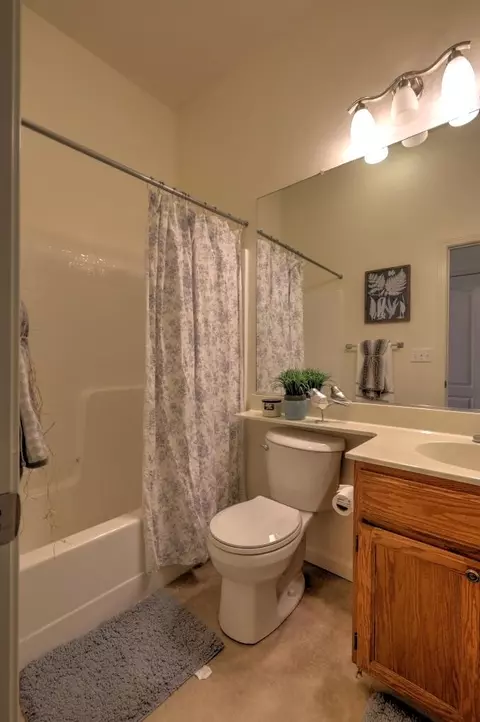 Bath - 3501 Red Maple Dr, Modesto, CA 95355 photo 1 of 4