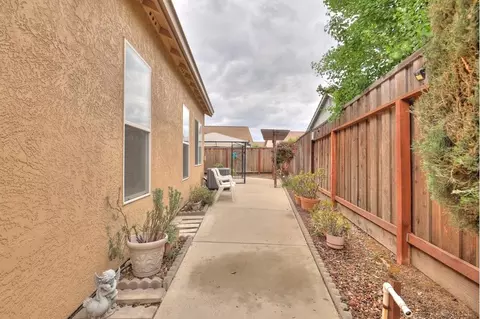 Exterior - 3501 Red Maple Dr, Modesto, CA 95355 photo 8 of 9