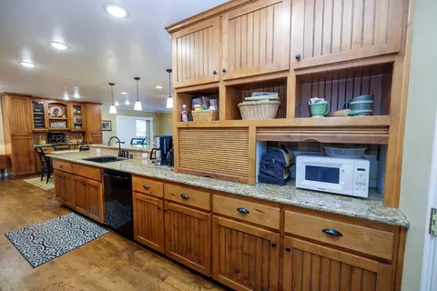 Kitchen - 29209 Orange Ave, Escalon, CA 95320 photo 5 of 6