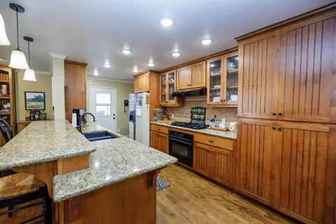 Kitchen - 29209 Orange Ave, Escalon, CA 95320 photo 3 of 6