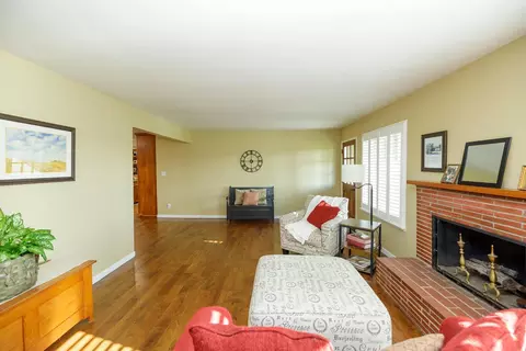 Living - 29209 Orange Ave, Escalon, CA 95320 photo 3 of 7