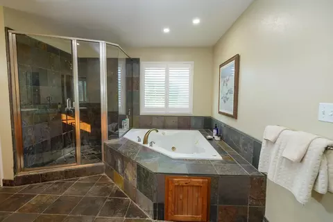 Bath - 29209 Orange Ave, Escalon, CA 95320 photo 2 of 4