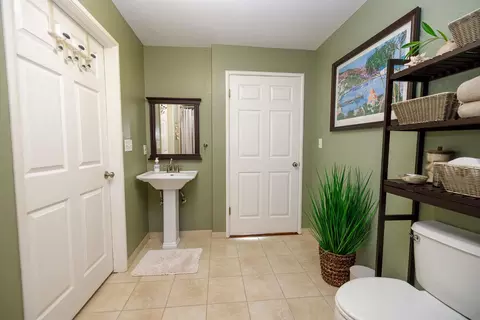 Bath - 29209 Orange Ave, Escalon, CA 95320 photo 3 of 4
