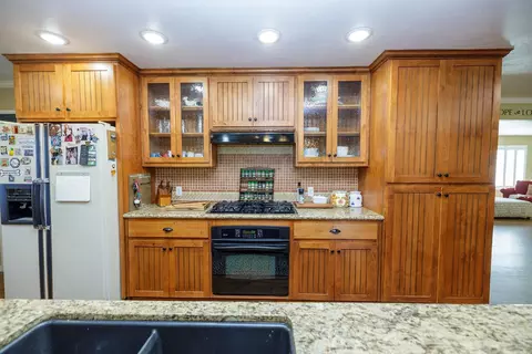 Kitchen - 29209 Orange Ave, Escalon, CA 95320 photo 2 of 6