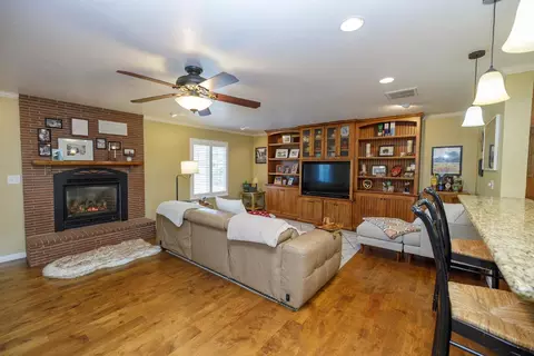 Living - 29209 Orange Ave, Escalon, CA 95320 photo 5 of 7