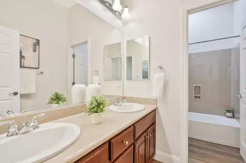 Bath - 1455 Montauban Ct, Tracy, CA 95304 photo 3 of 4