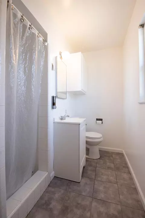 Bath - 1812 Joann Ave, Modesto, CA 95350 photo 2 of 2
