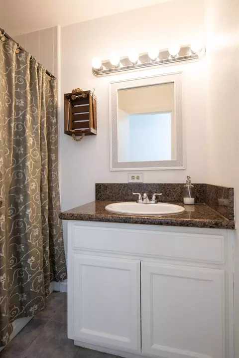 Bath - 1812 Joann Ave, Modesto, CA 95350 photo 1 of 2
