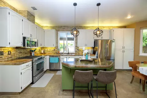 Kitchen - 227 Van Dyken Way, Ripon, CA 95366 photo 7 of 8