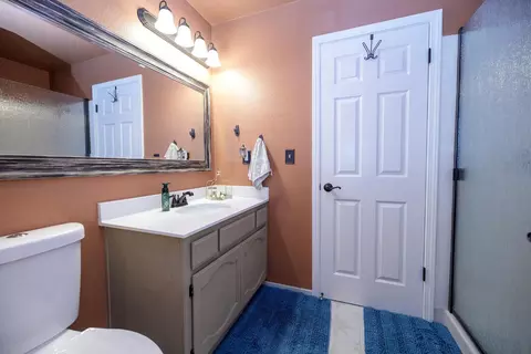 Bath - 227 Van Dyken Way, Ripon, CA 95366 photo 1 of 8