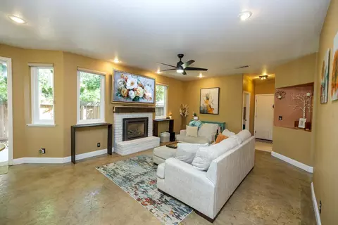 Living - 227 Van Dyken Way, Ripon, CA 95366 photo 2 of 3