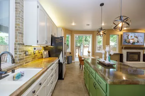 Kitchen - 227 Van Dyken Way, Ripon, CA 95366 photo 4 of 8