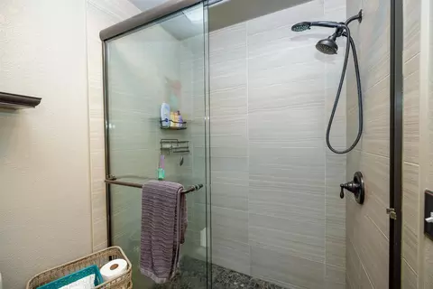 Bath - 227 Van Dyken Way, Ripon, CA 95366 photo 5 of 8