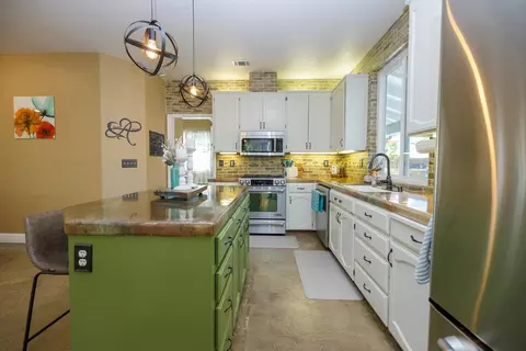 Kitchen - 227 Van Dyken Way, Ripon, CA 95366 photo 5 of 8