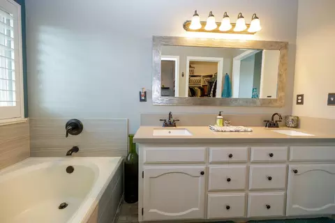 Bath - 227 Van Dyken Way, Ripon, CA 95366 photo 4 of 8