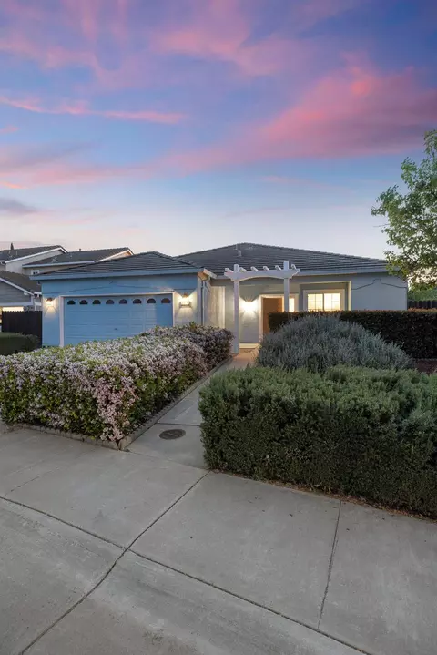 2217 Bearden St, Davis, CA 95618 photo 2