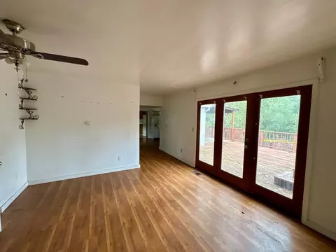 Living - 364 Bargers Ct, San Andreas, CA 95249 photo 4 of 8