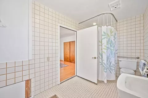Bath - 3303 W Cherry Acres Rd, Cool, CA 95614 photo 3 of 4