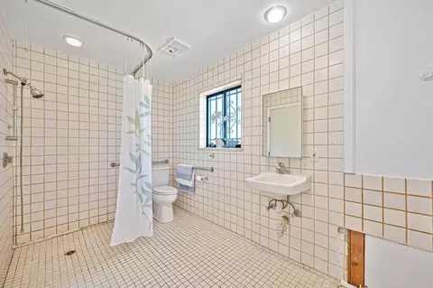 Bath - 3303 W Cherry Acres Rd, Cool, CA 95614 photo 4 of 4