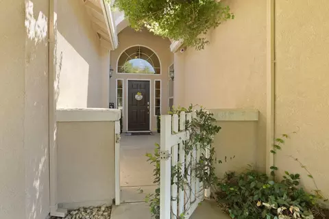 Entry Way - 3604 Hillglen Ave, Modesto, CA 95355 photo 1 of 4