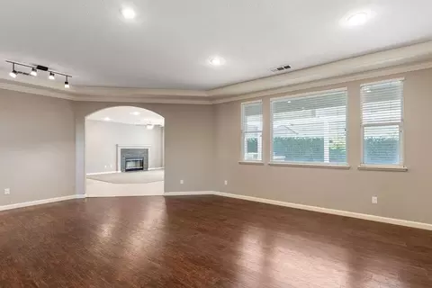Living - 3604 Hillglen Ave, Modesto, CA 95355 photo 3 of 7