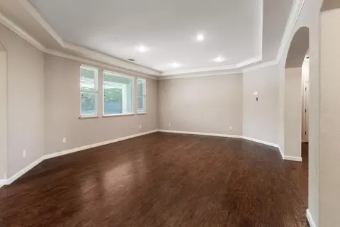Living - 3604 Hillglen Ave, Modesto, CA 95355 photo 2 of 7