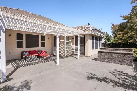 Exterior - 3604 Hillglen Ave, Modesto, CA 95355 photo 12 of 15