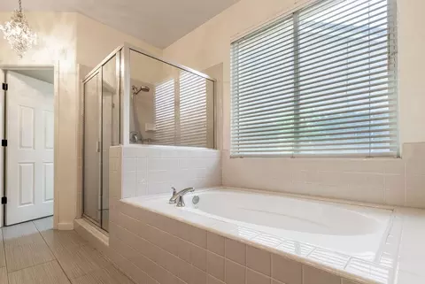 Bath - 3604 Hillglen Ave, Modesto, CA 95355 photo 3 of 6