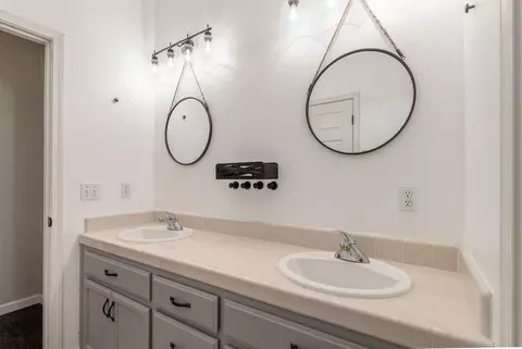 Bath - 3604 Hillglen Ave, Modesto, CA 95355 photo 6 of 6